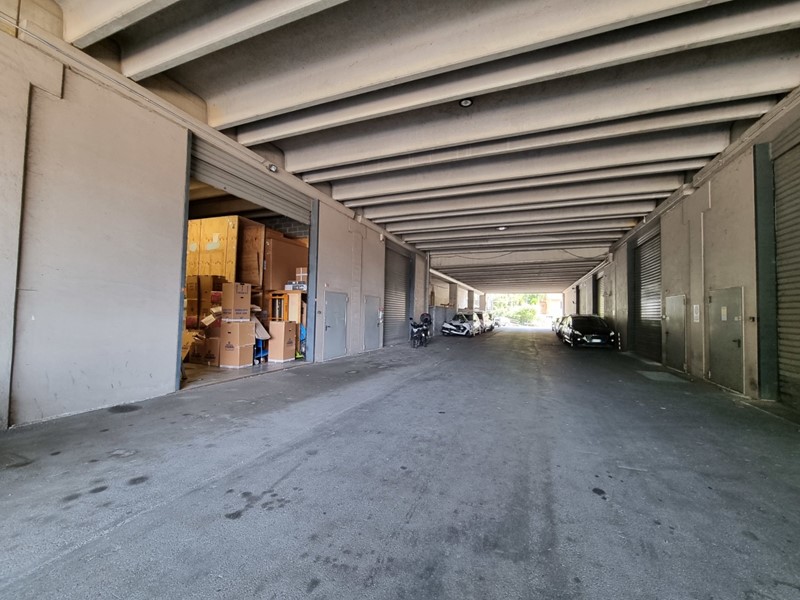 Capannone in Vendita a Genova, zona Molassana, 298'000€, 280 m²