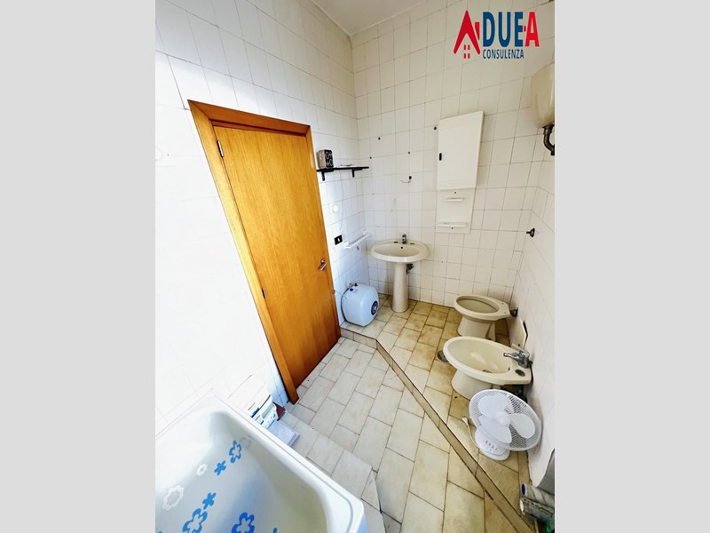 Bilocale in Vendita a Napoli, zona Via Comunale Guantai Ad Orsolone, 85'000€, 70 m²