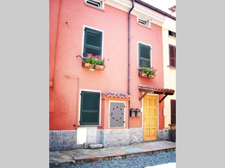 Appartamento in Vendita a Ziano Piacentino, zona colline Val Tidone, 125'000€, 180 m²