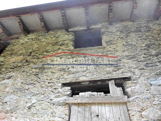 Villa bifamiliare in Vendita a Massa, zona Resceto, 160'000€, 180 m²