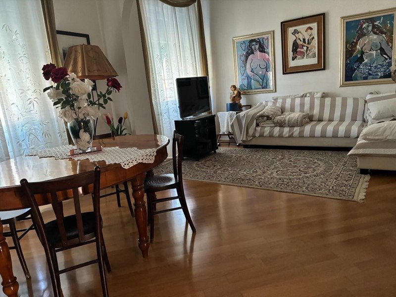 Appartamento in Vendita a Viareggio, 450'000€, 95 m², arredato