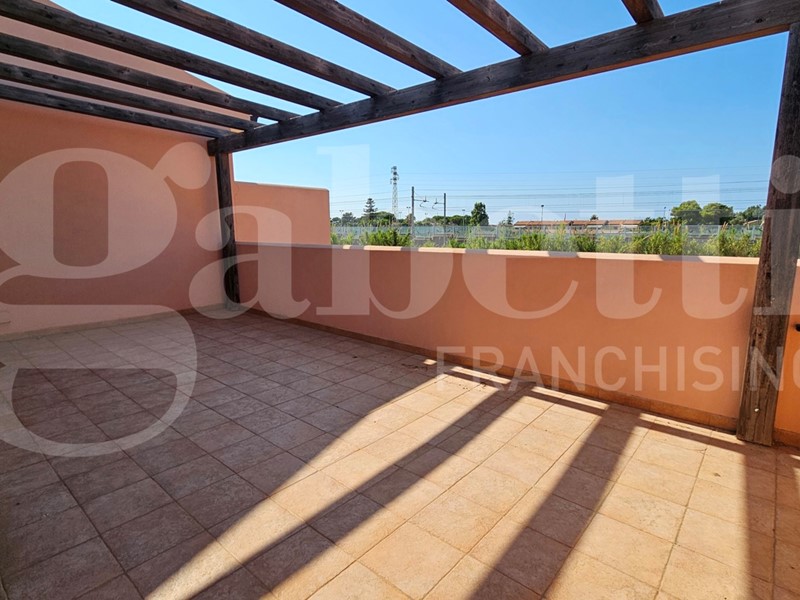 Trilocale in Vendita a Campofelice di Roccella, 135'000€, 70 m²