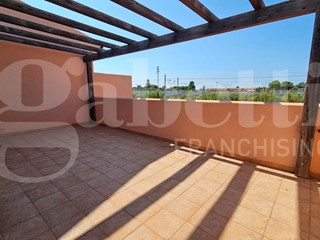 Trilocale in Vendita a Campofelice di Roccella, 135'000€, 70 m²