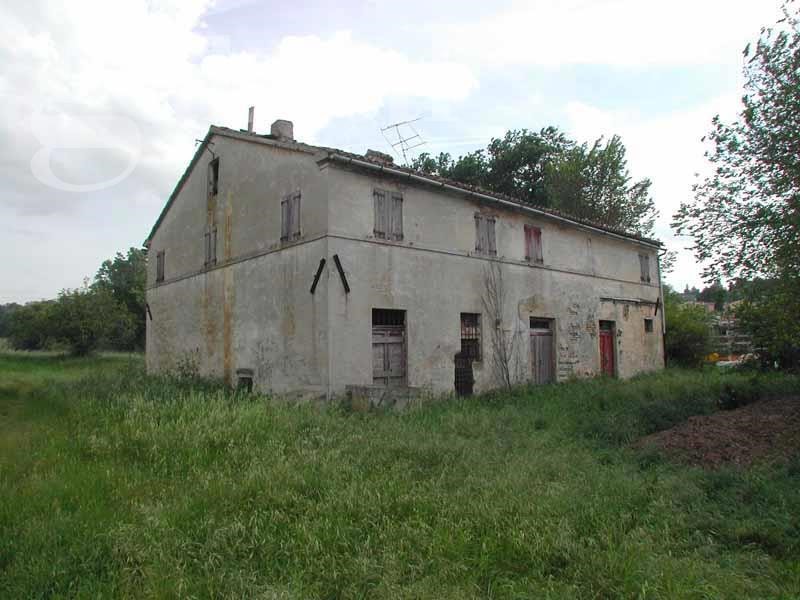 Casale in Vendita a Senigallia, 200'000€, 522 m²