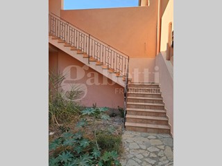 Villa bifamiliare in Vendita a Campofelice di Roccella, 135'000€, 70 m²