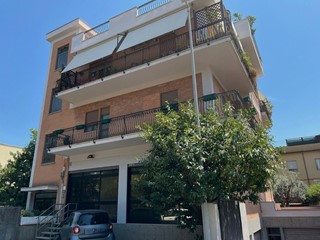 Negozio in Affitto a Roma, 1'400&euro;, 190 m²