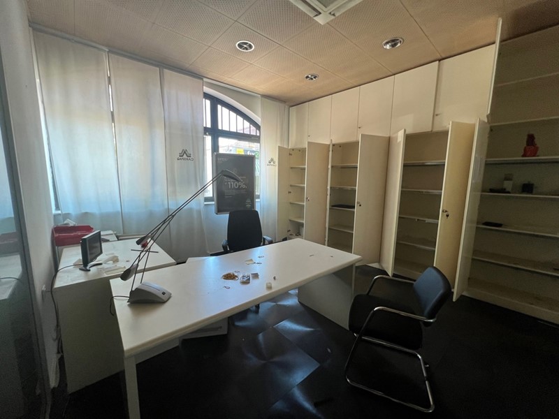 Negozio in Affitto a Narni, 1'500&euro;, 200 m²