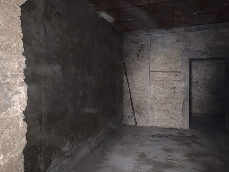 Magazzino in Affitto a Terni, 500€, 80 m²