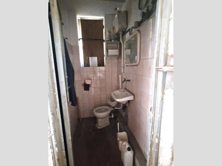 Immobile commerciale in Vendita a Genova, zona Molassana, 35'000€, 32 m²