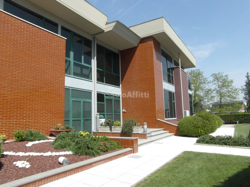 Ufficio in Affitto a San Miniato, zona Ponte a Egola, 202 m², arredato