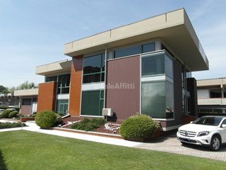 Ufficio in Affitto a San Miniato, zona Ponte a Egola, 202 m², arredato