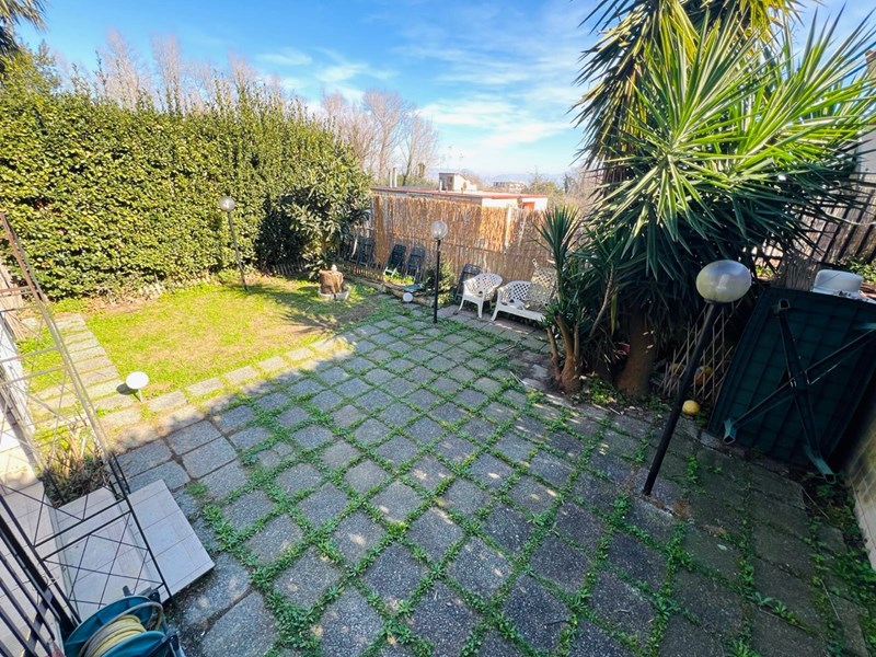 Villa in Vendita a Napoli, zona Via Nazareth ai Guantai, Camaldoli, 435'000€, 220 m²