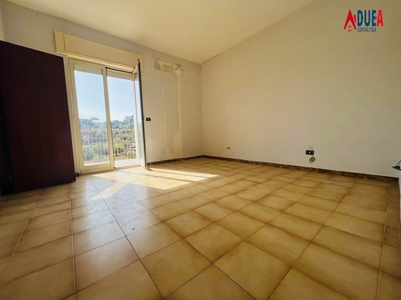 Quadrilocale in Vendita a Napoli, zona Via Comunale Margherita, Chiaiano, 145'000€
