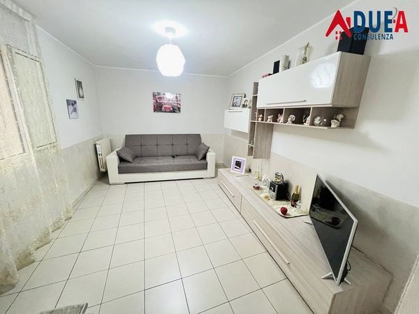 Trilocale in Vendita a Napoli, zona Via Del Borgo Alfonsiano, 115'000€, 75 m²