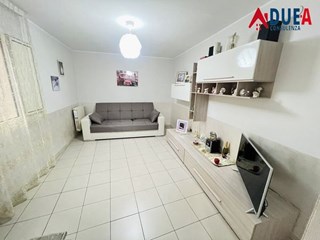 Trilocale in Vendita a Napoli, zona Via Del Borgo Alfonsiano, 115'000€, 75 m²