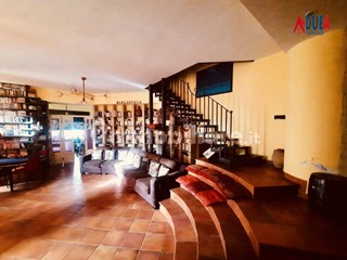 Villa in Vendita a Napoli, zona Via Antonio Cinque, 450'000€, 190 m²