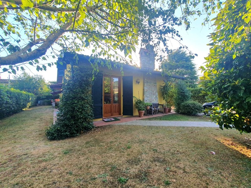 Villa in Vendita a Lucca, zona Monte San Quirico, 450'000€, 190 m², arredato