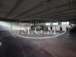 Capannone in Affitto a Santa Maria a Monte, zona Ponticelli, 3'000€, 970 m²