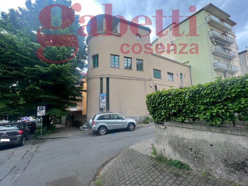 Appartamento in Vendita a Cosenza, 270'000€, 223 m²