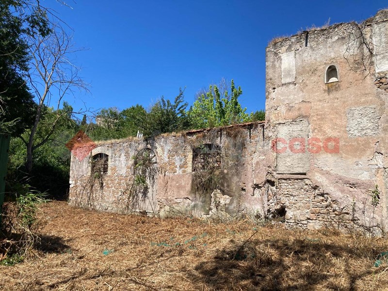 Casale in Vendita a Roma, 650'000&euro;, 300 m²