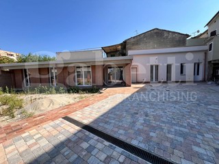 Villa in Vendita a Ponsacco, 350'000€, 140 m²