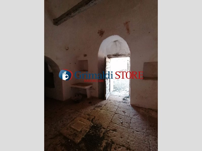 Casa Indipendente in Vendita a Cisternino, 120'000€, 95 m²