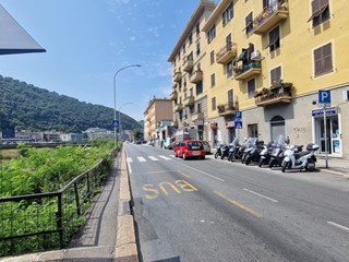 Immobile commerciale in Affitto a Genova, zona Molassana, 500€, 