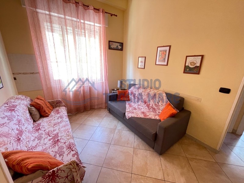 Quadrilocale in Vendita a Taggia, zona Arma Di Taggia, 195'000€, 65 m², arredato