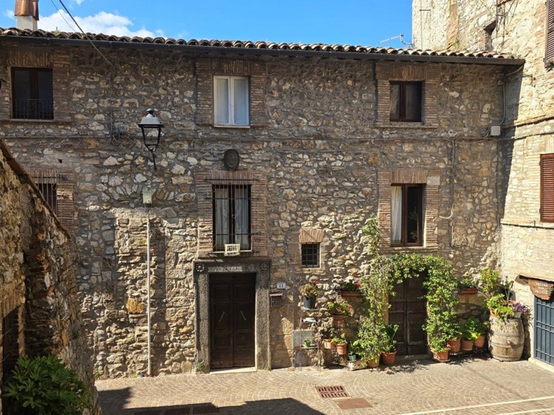 Appartamento in Vendita a Montecchio, 120'000€, 171 m²