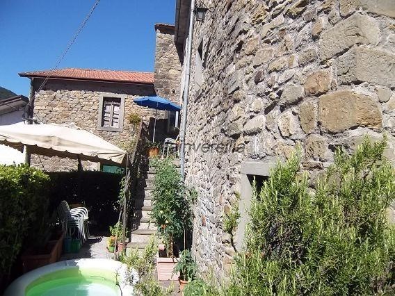 Casa di corte in Vendita a Comano, 99'000€, 300 m²