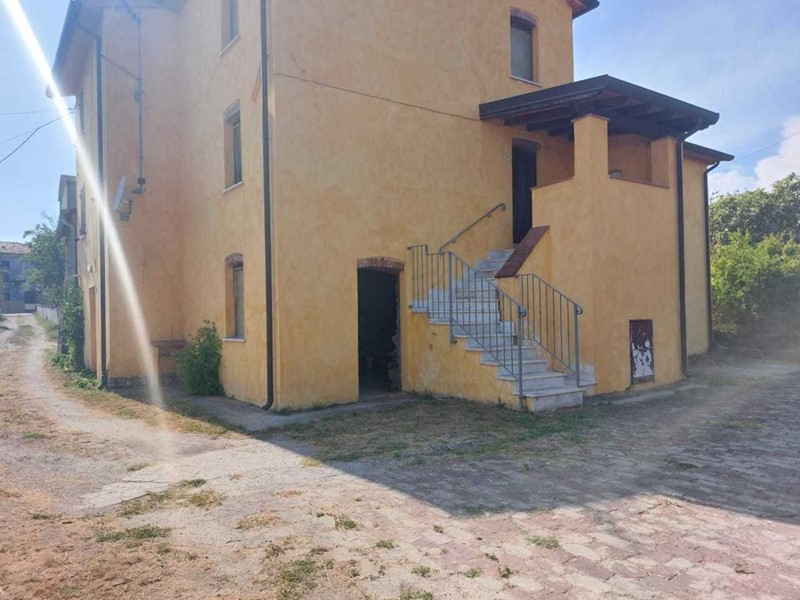 Casa Indipendente in Vendita a Castelnuovo Magra, zona Colombiera, 199'000&euro;, 110 m²