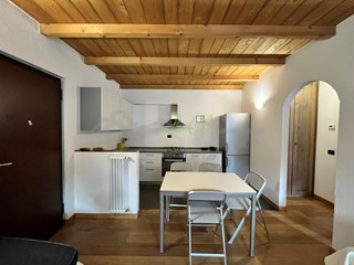 Trilocale in Vendita a Courmayeur, zona Larzey, 270'000€, 47 m², con Box