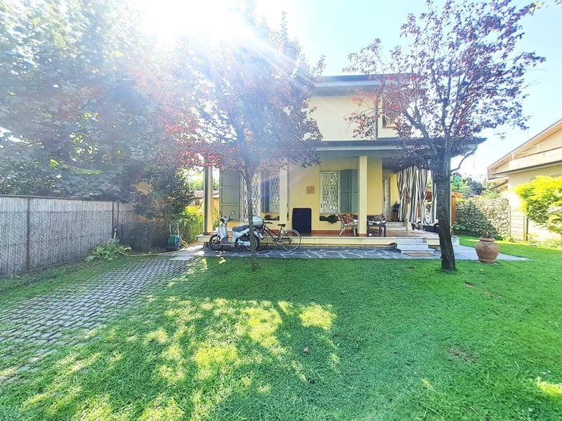 Casa Indipendente in Vendita a Massa, zona Poveromo, 570'000&euro;, 110 m²