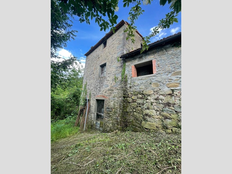 Casale in Vendita a Bagni di Lucca, zona Casabasciana, 30'000€, 88 m²