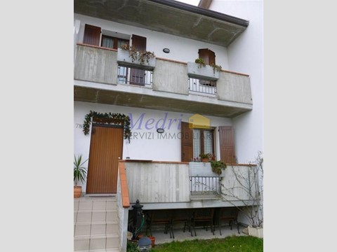 Villetta a schiera in Vendita a Mercato Saraceno, zona Osteria Di Piavola, 185'000€, 190 m², con Box