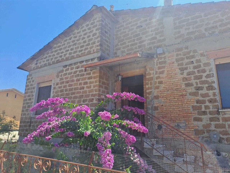 Casa Indipendente in Vendita a Amelia, 142'000€, 143 m², con Box