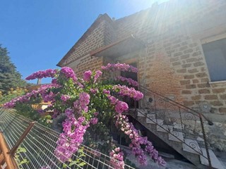 Casa Indipendente in Vendita a Amelia, 142'000€, 143 m², con Box