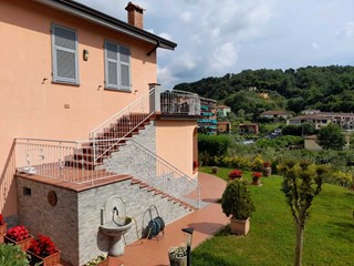 Casa Indipendente in Vendita a Arcola, zona Ponte di arcola, 530'000€, 330 m²
