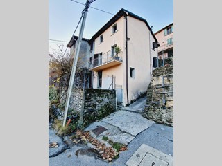 Casa Semi Indipendente in Vendita a Stazzema, zona Terrinca, 90'000€, 146 m²