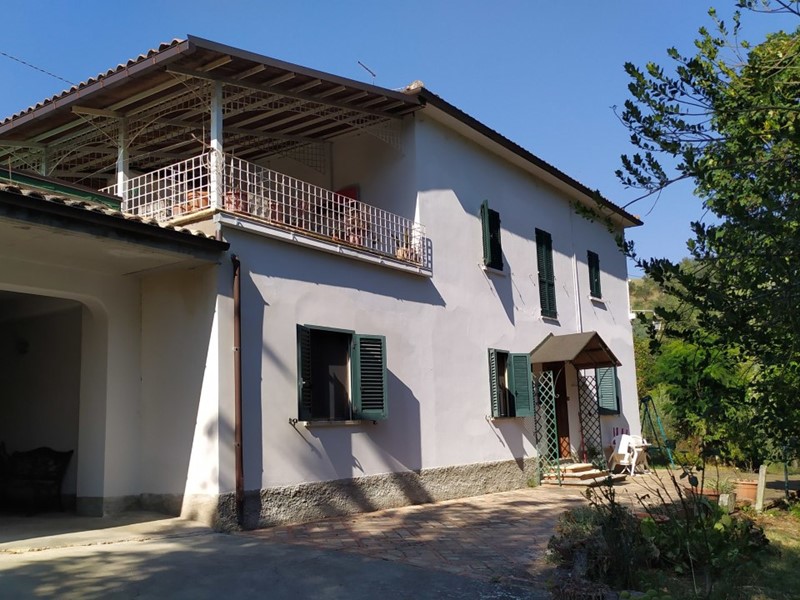 Villa in Vendita a Manoppello, 190'000€, 340 m²