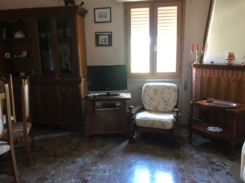 Quadrilocale in Affitto a Seravezza, zona Querceta, 750€, 85 m², arredato