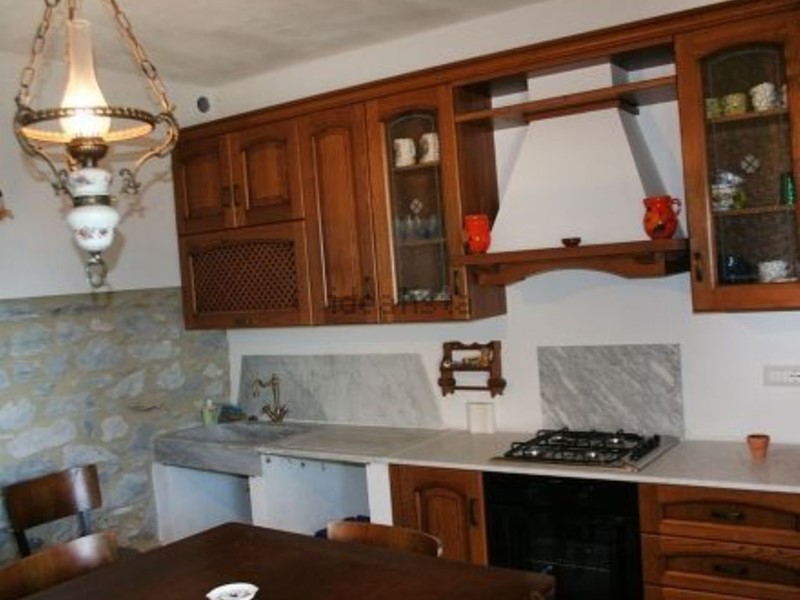 Casa Indipendente in Vendita a Seravezza, zona Collina, 255'000&euro;, 175 m², arredato