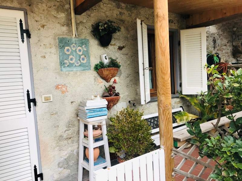 Casa Semi Indipendente in Vendita a Pietrasanta, zona Pietrasanta Lato Querceta, 270'000€, 75 m²