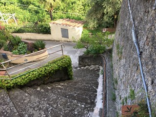 Casa Semi Indipendente in Vendita a Camaiore, zona Colline, 350'000&euro;, 380 m²