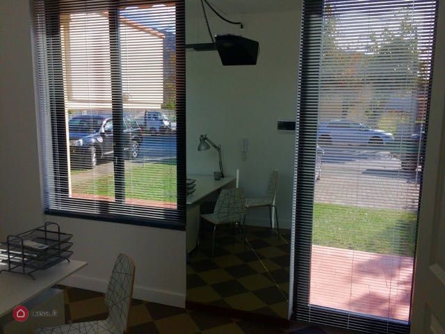 Ufficio in Affitto a Pietrasanta, 300€, 11 m²