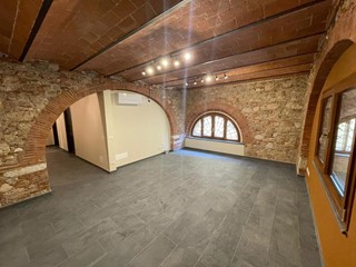 Immobile commerciale in Affitto a Pietrasanta, 2'800€, 185 m²