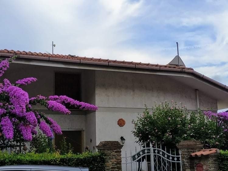 Casa Indipendente in Vendita a Montignoso, zona Collinare, 295'000&euro;, 130 m², arredato