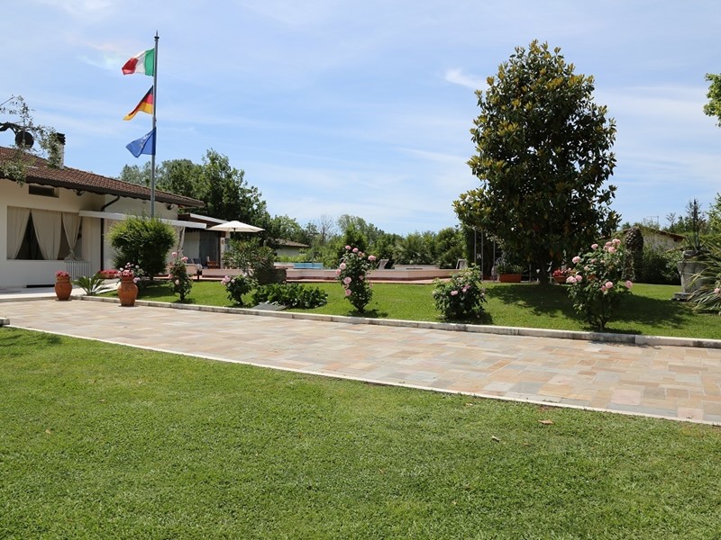 Casa Indipendente in Vendita a Forte dei Marmi, zona Vaiana, 1'500'000€, 350 m², arredato