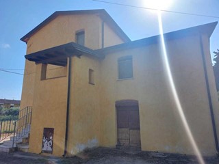 Casa Semi Indipendente in Vendita a Castelnuovo Magra, zona Colombiera, 199'000&euro;, 110 m²