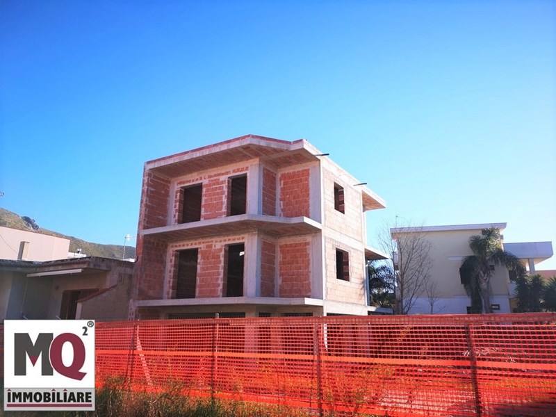 Casa Indipendente in Vendita a Mondragone, zona Via Fausto Coppi, 240'000€, 280 m²